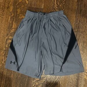 Men’s medium under Armour athletic shorts gray